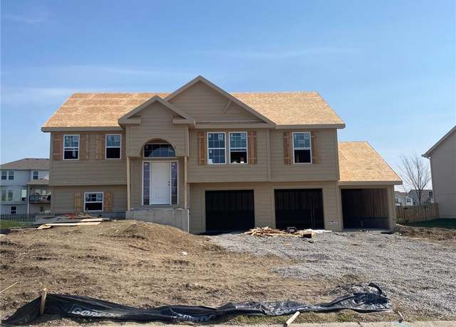 Property at 6008 NE 118th Ter, Kansas City, MO 64156, 4 beds, 3 baths
