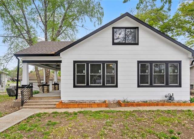 Property at 1408 Spruce St, Leavenworth, KS 66048, 2 beds, 1.5 baths