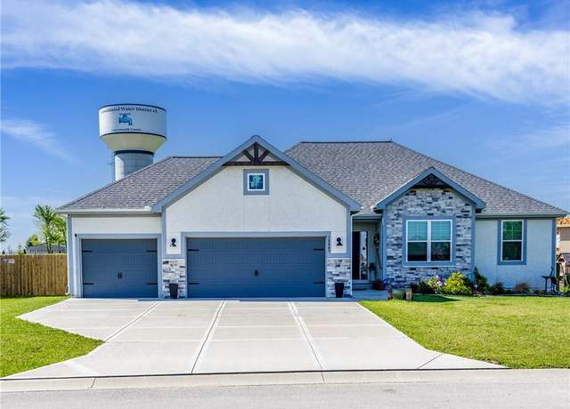 Property at 15607 Lakeside Dr, Basehor, KS 66007, 3 beds, 2 baths