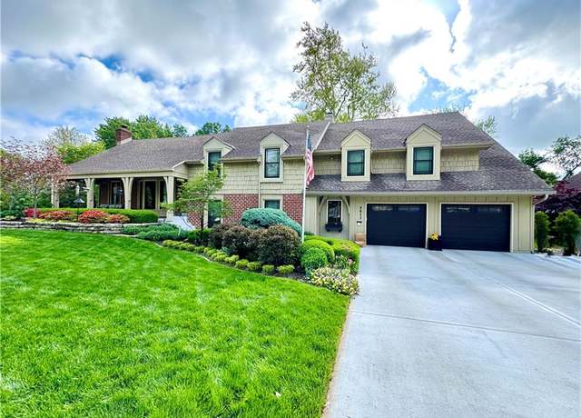 Property at 9811 Briar Dr, Overland Park, KS 66207, 4 beds, 4.5 baths