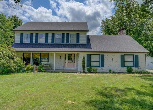Property at 6830 NW Prairie View Rd, Kansas City, MO 64151, 4 beds, 2.5 baths