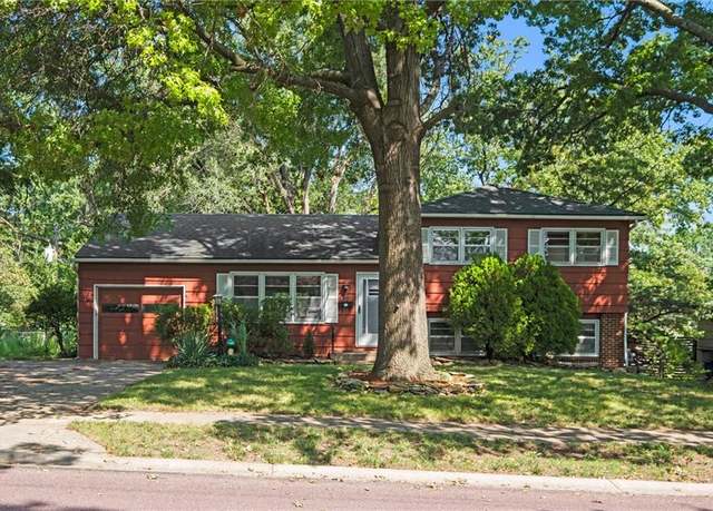 Property at 10211 Dearborn Dr, Overland Park, KS 66207, 3 beds, 2.5 baths
