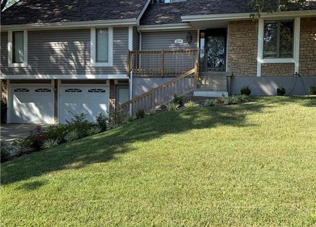 Property at 1600 98th St, Kansas City, MO 64155, 4 beds, 3 baths