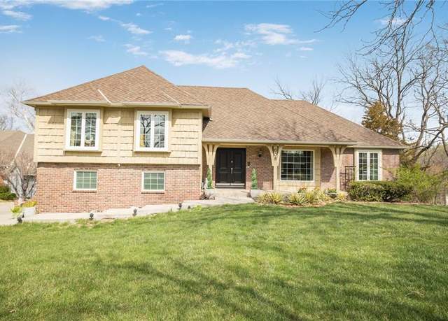 Property at 608 NW 42 Ter, Kansas City, MO 64116, 4 beds, 2.5 baths