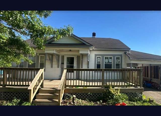 Property at 425 E Mill St, Osawatomie, KS 66064, 3 beds, 2 baths