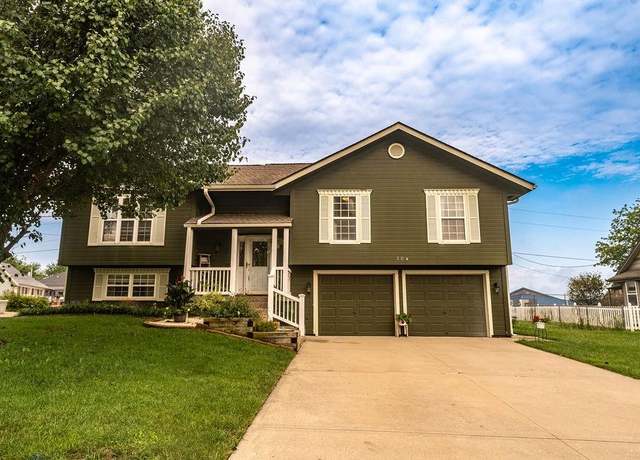 Property at 304 Andrea Ln, Harrisonville, MO 64701, 3 beds, 2.5 baths