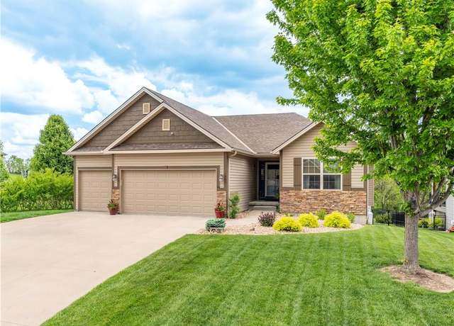 Property at 19351 Tomahawk Ln, St Joseph, MO 64505, 4 beds, 3 baths