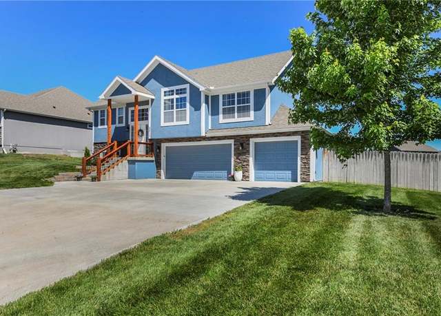 Property at 2511 E Maple Ct, Tonganoxie, KS 66086, 4 beds, 3 baths