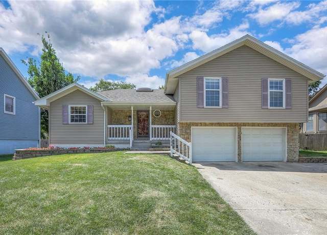 Property at 1733 NE Ridgeview Dr, Lee's Summit, MO 64086, 3 beds, 2.5 baths