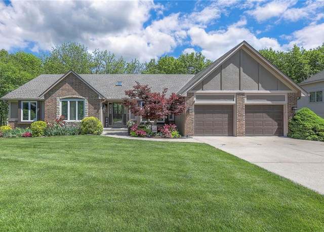 Property at 1407 SW Meyer Blvd, Blue Springs, MO 64015, 3 beds, 3.5 baths