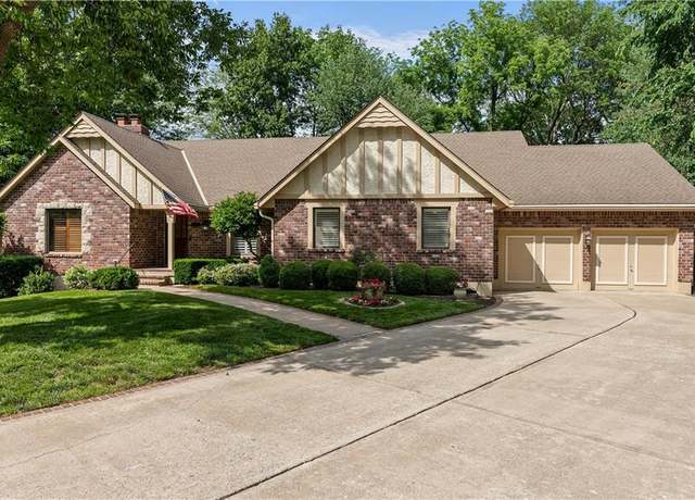 Property at 1401 Wildwood Dr, Blue Springs, MO 64015, 3 beds, 3.5 baths