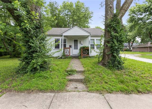 Property at 120 S Pine St, Olathe, KS 66061, 2 beds, 1 bath