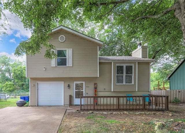 Property at 821 E Wabash St, Olathe, KS 66061, 3 beds, 2 baths