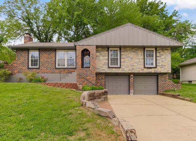 Property at 416 NE Carriage St, Lee's Summit, MO 64064, 3 beds, 2 baths