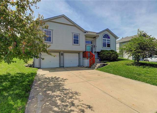 Property at 19 NE 113th St, Kansas City, MO 64155, 3 beds, 2.5 baths