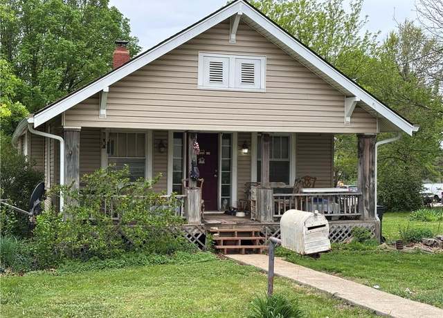 Property at 12418 3rd St, Grandview, MO 64040, 2 beds, 1 bath