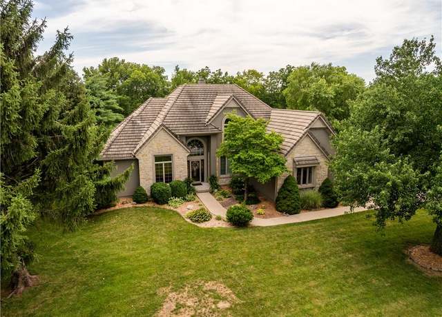 Property at 1008 SW Summit Falls Dr. Dr, Lee's Summit, MO 64081, 5 beds, 4.5 baths