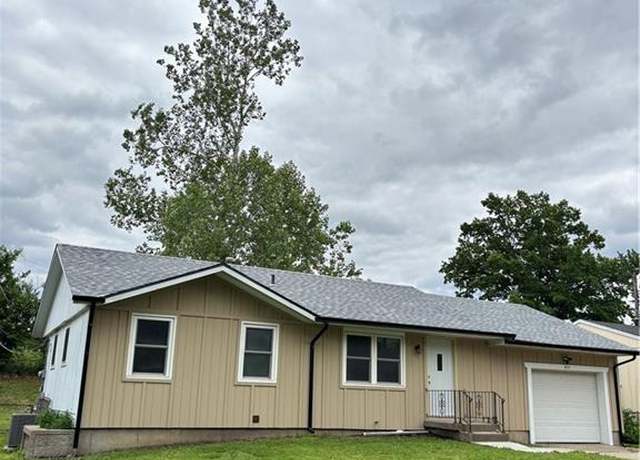Property at 925 N 84th Dr, Kansas City, KS 66112, 3 beds, 2 baths