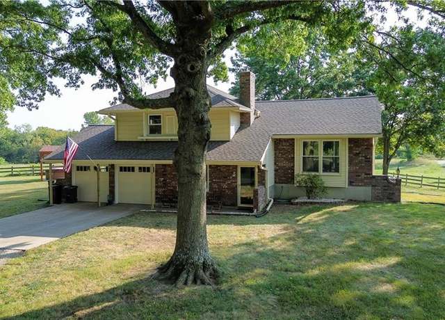 Property at 24001 E 223rd St, Harrisonville, MO 64701, 3 beds, 2.5 baths