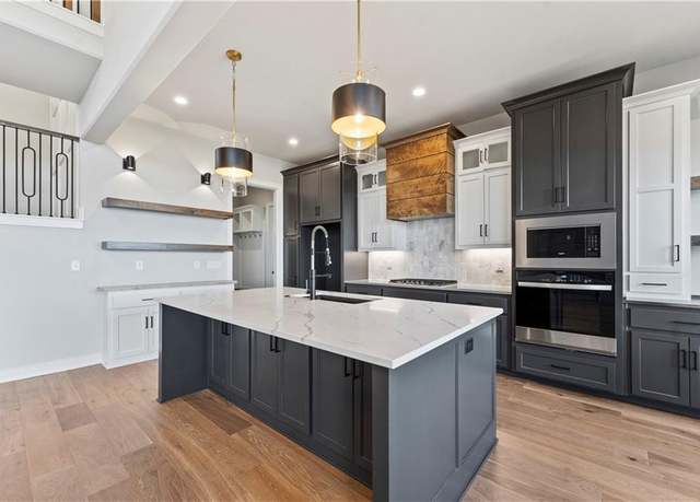 Property at 2117 NW O'brien Rd, Lee's Summit, MO 64081, 4 beds, 3.5 baths