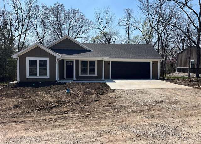 Property at 26 Live Oaks Dr, Linn Valley, KS 66040, 3 beds, 2 baths