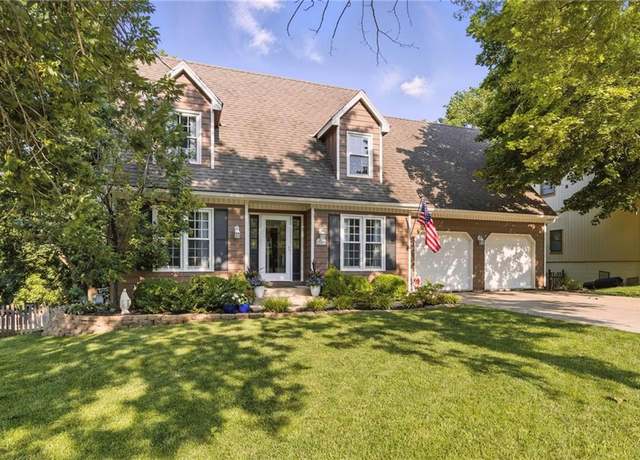 Property at 11409 Riley St, Overland Park, KS 66210, 4 beds, 3.5 baths