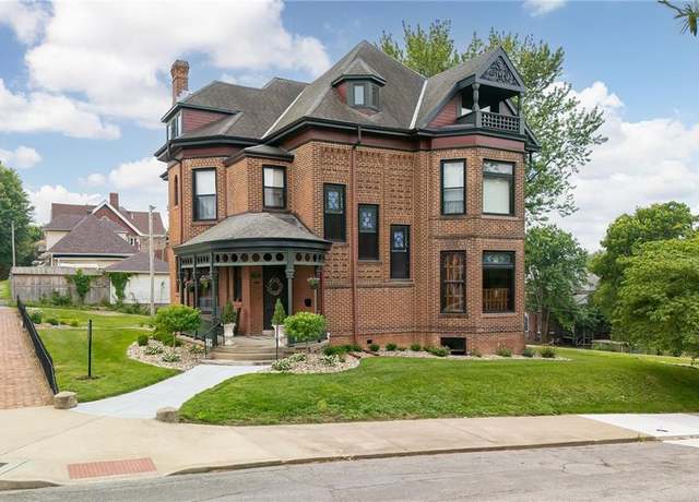 Property at 1328 Francis St, St Joseph, MO 64501, 5 beds, 3.5 baths