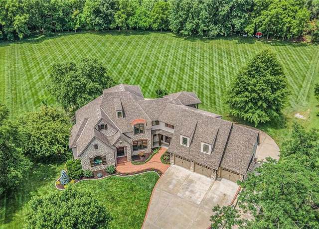 Property at 1900 NE 159th St, Smithville, MO 64089, 5 beds, 5 baths