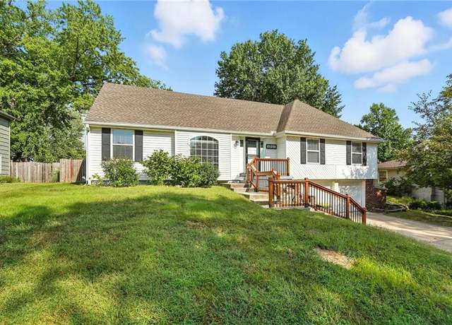 Property at 6901 NW Dawn Ln, Kansas City, MO 64151, 5 beds, 3 baths