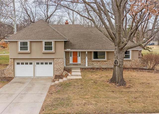 Property at 9800 W 106th St, Overland Park, KS 66212, 4 beds, 2.5 baths