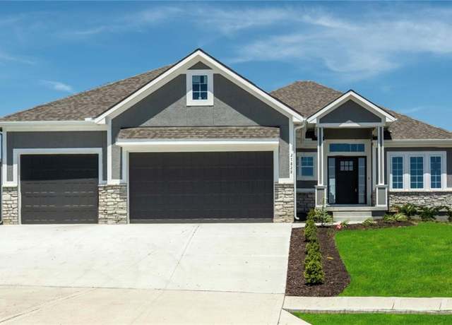 Property at 3222 SW Enoch St, Lee's Summit, MO 64082, 5 beds, 2.5 baths
