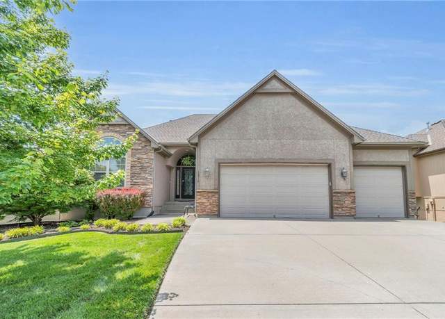 Property at 1210 Kettering Ln, Raymore, MO 64083, 2 beds, 2 baths