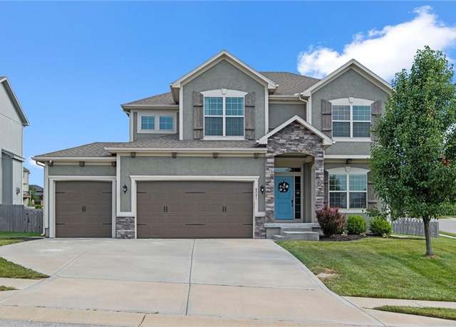 Property at 6721 NW 104th Ter, Kansas City, MO 64154, 5 beds, 4.5 baths