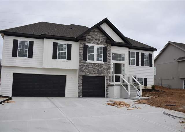 Property at 5919 NE 118th St, Kansas City, MO 64156, 4 beds, 3 baths