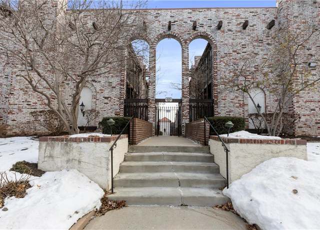 Property at 5017 Walnut St Unit A, Kansas City, MO 64112, 1 bed, 1 bath