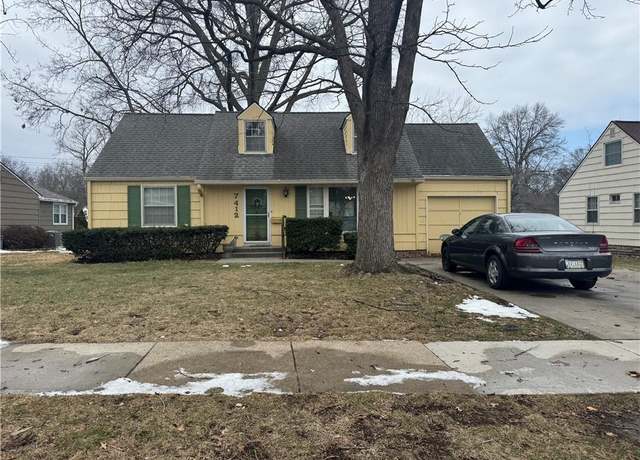 Property at 7412 Village Dr, Prairie Village, KS 66208, 4 beds, 2 baths