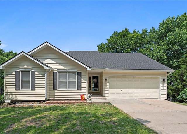 Property at 1204 NW 70th St, Kansas City, MO 64118, 4 beds, 3 baths