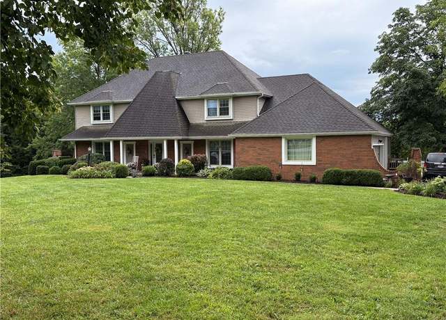 Property at 12918 Lakeland Dr, St Joseph, MO 64506, 6 beds, 3.5 baths