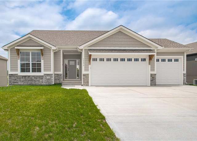Property at 15700 NW 124th St, Platte City, MO 64079, 4 beds, 3 baths