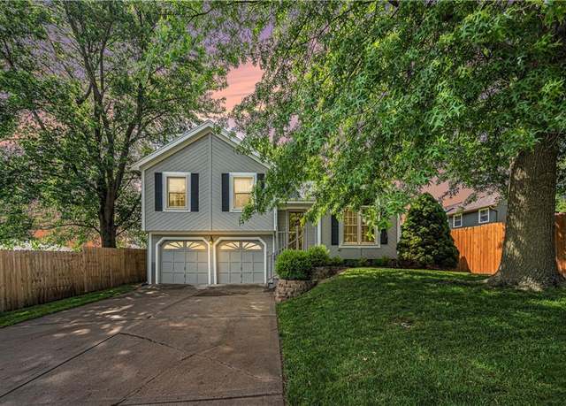 Property at 8311 NE 112th St, Kansas City, MO 64157, 3 beds, 2.5 baths