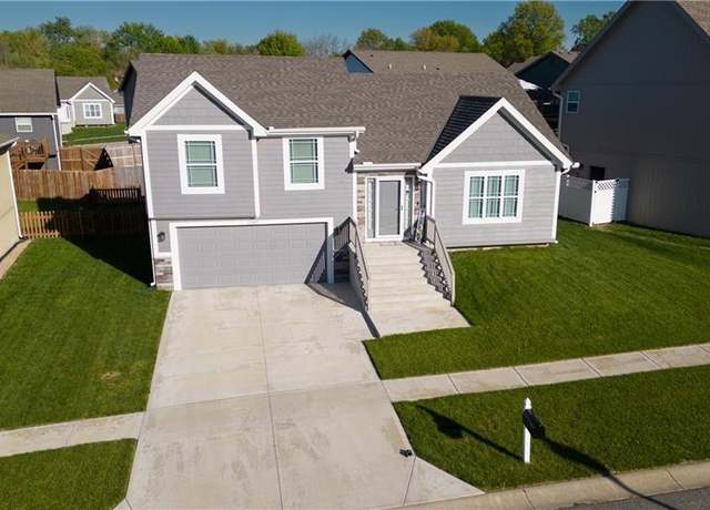 Property at 2207 Pike St, St Joseph, MO 64503, 4 beds, 2 baths