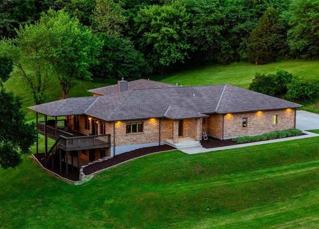 Property at 5350 NE 96th St, Kansas City, MO 64156, 5 beds, 4 baths