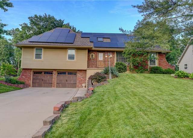 Property at 455 N Winnebago Dr, Lake Winnebago, MO 64034, 4 beds, 3 baths