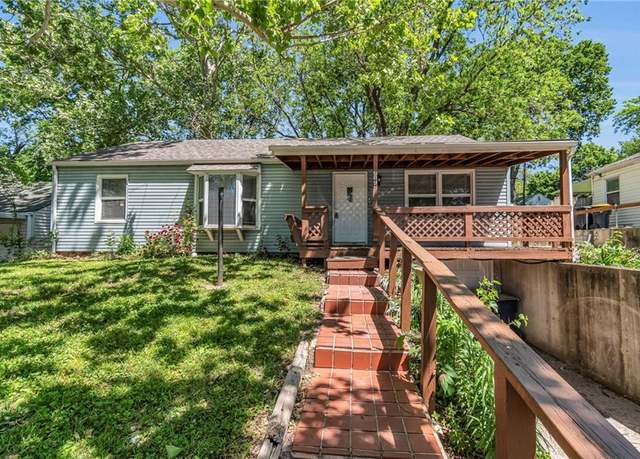 Property at 712 NE 45th St, Kansas City, MO 64116, 3 beds, 2 baths
