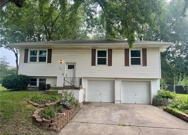Property at 504 W 5th Ct, Peculiar, MO 64078, 3 beds, 1 bath