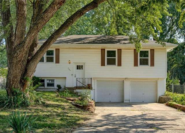 Property at 504 W 5th Ct, Peculiar, MO 64078, 3 beds, 1 bath