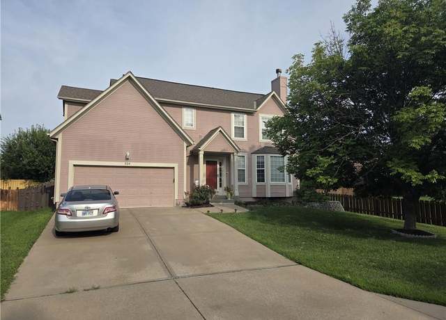 Property at 324 N Overlook St, Olathe, KS 66061, 4 beds, 2.5 baths