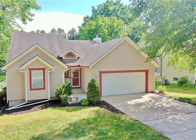 Property at 319 NE Orchard St, Lee's Summit, MO 64063, 3 beds, 3 baths
