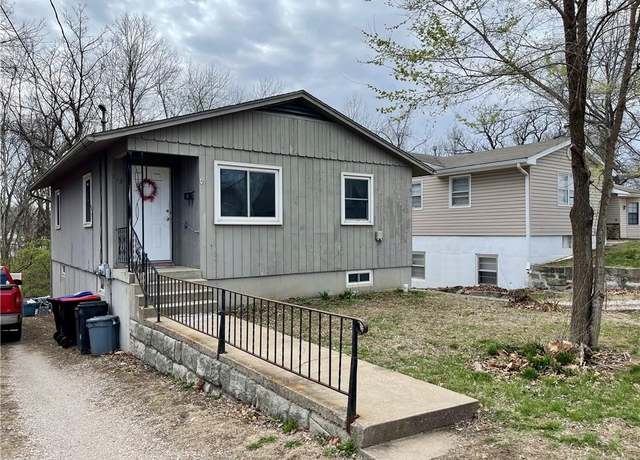 Property at 112 W Russell Ave, Warrensburg, MO 64093, 2 beds, 1 bath