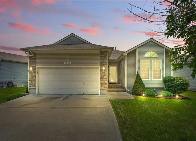 Property at 1605 NW Primrose Ln, Blue Springs, MO 64015, 3 beds, 2.5 baths